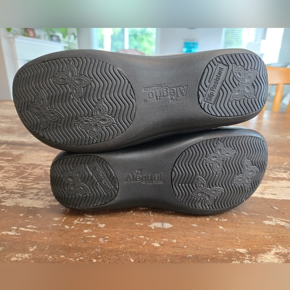 ALEGRIA Black Embossed Slip-On Shoes - Picture 8 of 10